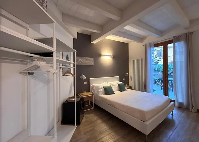 ベッド・アンド・ブレックファスト My House シローロ